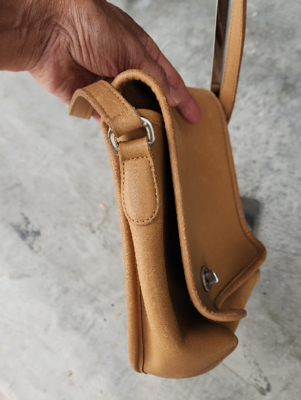 Coach Vintage Tan Crossbody Saddle Bag with Turn-Lock - Picture 4 of 16
